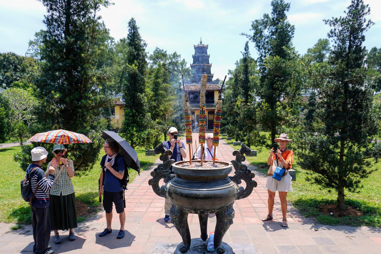 Hue: miasto cesarskie, rejs po rzece Perfume i zwiedzanie grobowców