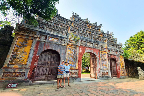 Tour de la ciudad de Hue en coche privado: Ver Tumbas Reales y Más