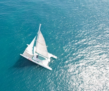 Valencia: Sailing Catamaran Cruise with Valencian Lunch