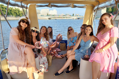 Wroclaw: Sunset Catamaran Cruise with Drink and Music
