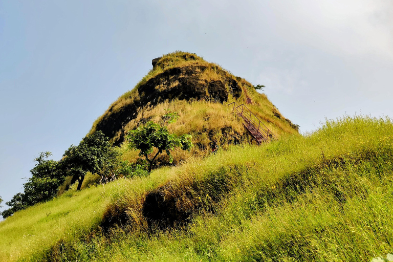 De Mumbai: trilha guiada ao Forte de Sondai com refeições e transporteDe Mumbai: trilha guiada ao forte de Sondai com refeições e traslados