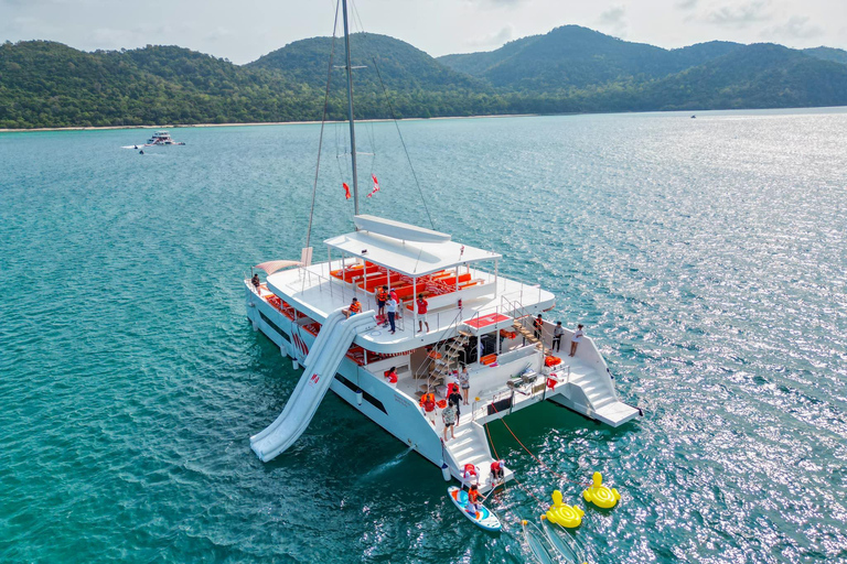 Pattaya : circuit d&#039;une journée dans les 3 îles en catamaran avec fêtePattaya : excursion d&#039;une journée sur le bateau pirate Black Pearl avec soirée DJ
