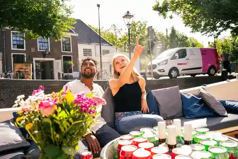 Amsterdam: Deutsche geführte Grachtenfahrt mit Bar an Bord