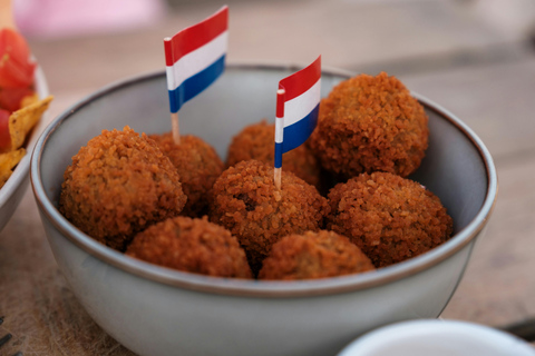 The Hague: Canal Cruise with Drinks and Snacks