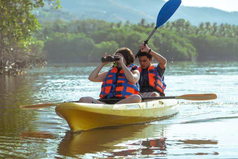 Puerto Escondido : kayak dans la lagune ManialtepecPuerto Escondido : Kayak sur le lac Manialtepec