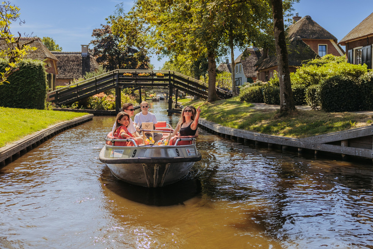 From Amsterdam: Giethoorn Day Trip with Self-Drive Boat Tour