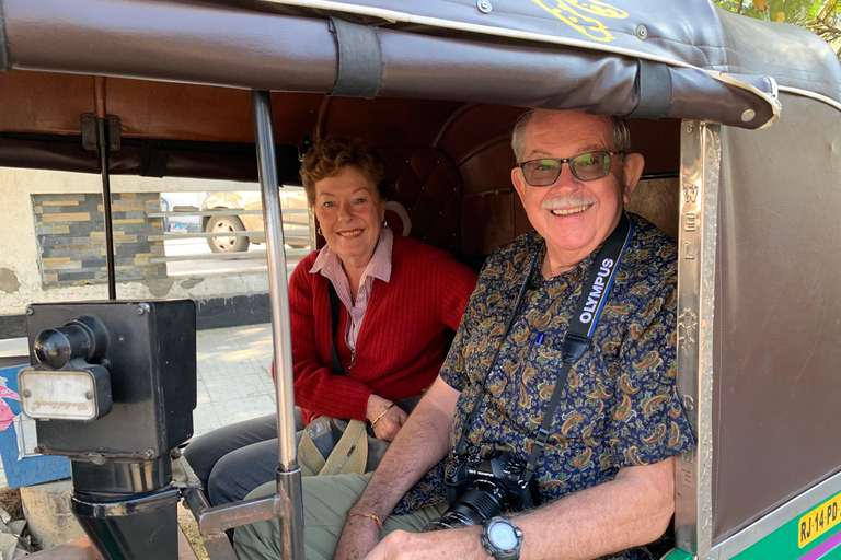 Jaipur: Tour noturno de Tuk-Tuk com um motorista local amigávelTuk-Tuk noturno