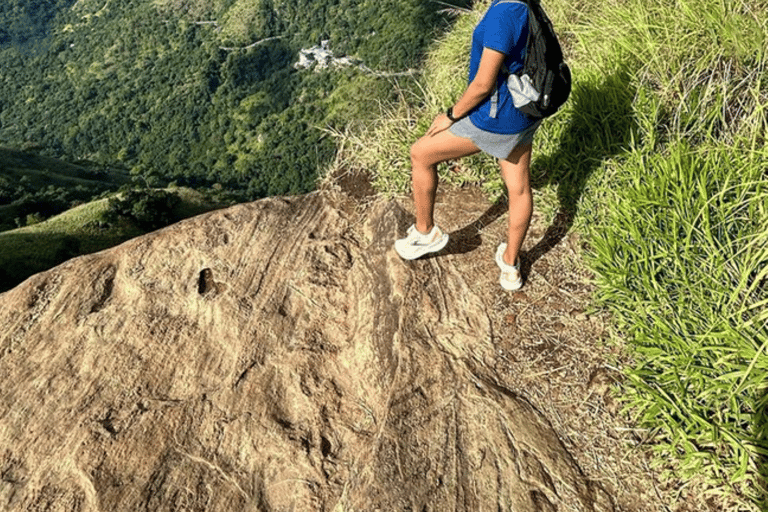 De Ella: Caminhada ao nascer do sol até o pico Little Adams