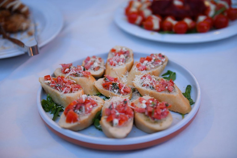 Berat: Guided Walking Tour with Food Tastings