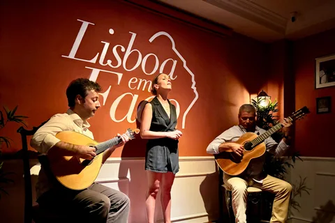 Lisbonne : spectacle intime de musique fado en direct avec du vin de Porto