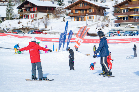 De Interlaken: Aula de snowboard para iniciantes à tardeDe Interlaken: Pacote de snowboard para principiantes à tarde