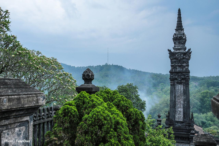 Hue: Cruise op de Parfumrivier met Thien Mu Pagode en Tomben