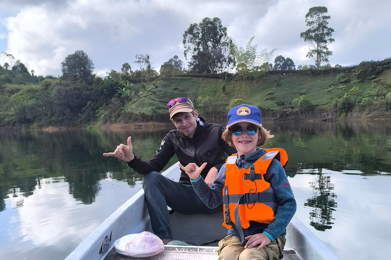 Guatapé: All-inclusive private fishing experience (24-hour advance booking) Guatapé: All-inclusive sport fishing experience (24-hour advance booking)