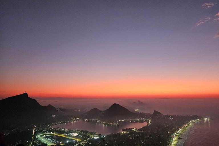 Rio de Janeiro: Morro Dois Irmãos Sunrise Hike Rio de Janeiro: Morro Dois Irmãos Sunrise Hike & Favela Tour