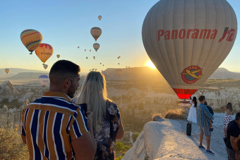 Kapadocja: Wycieczka ze śniadaniem na wschód słońcaOglądanie balonów z profesjonalnym fotografem