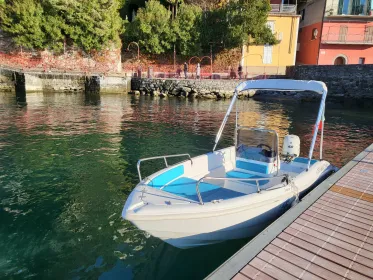 Como: barca a motore 40 hp senza patente e guida autonoma