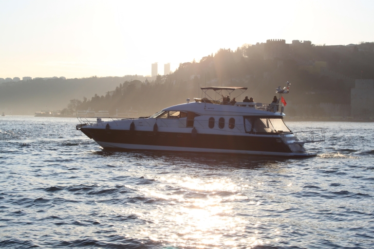 2 Hours Luxury Private Yacht Cruise on Istanbul Bosphorus
