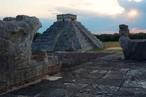 Yucatán: Classic Chichen Itza Tour with Maya Travel