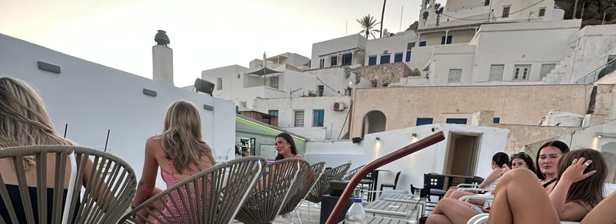 Ios : Mamma Mia Rooftop Cinema au coucher du soleil avec boisson et pop-corn