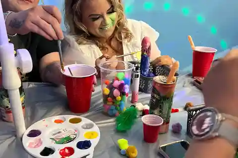 Dipingi uno stampo privato in argilla a Belfast, perfetto per gli HenParty