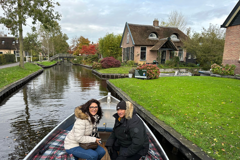 From Amsterdam: Giethoorn Small Group Tour with Boat Ride