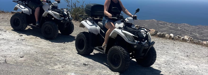 Santorin : Excursion en quad avec personnel accompagnant local