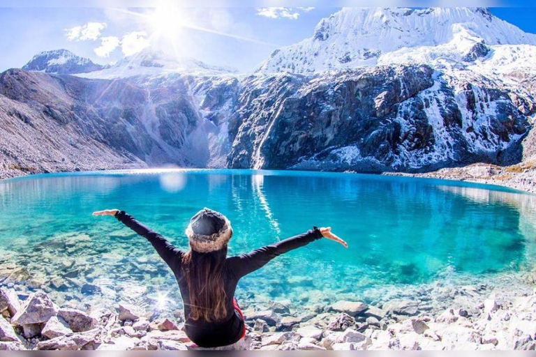 Huaraz: Laguna 69 Full-Day Guided Trekking Adventure