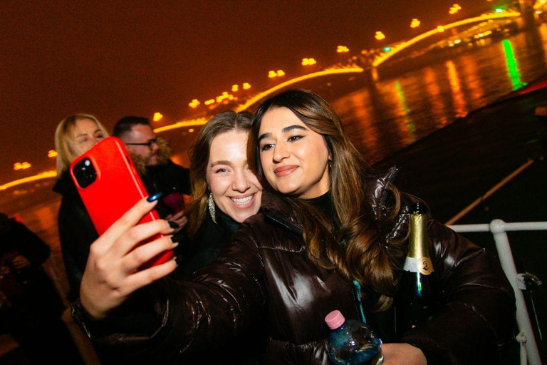 Budapest: New Year Boat Party Cruises with Unlimited DrinksSip &amp; Sail New Year&#039;s Day Premium Package