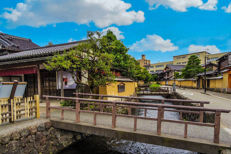 Kanazawa Shore Excursion: Samurai District & Local Market