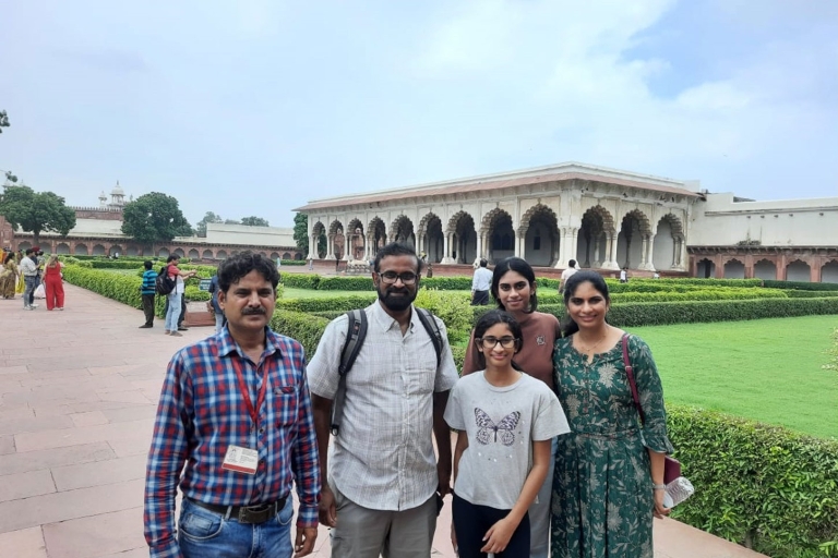 Depuis Delhi : visite du Taj Mahal, du fort d'Agra et du Baby TajUniquement dans la ville d'Agra - Voiture, chauffeur et service de guide