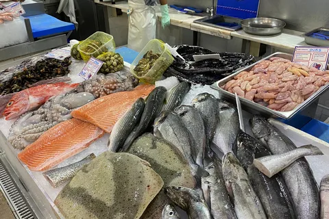 Visita guiada ao mercado gastronómico com chef e aula de culinária