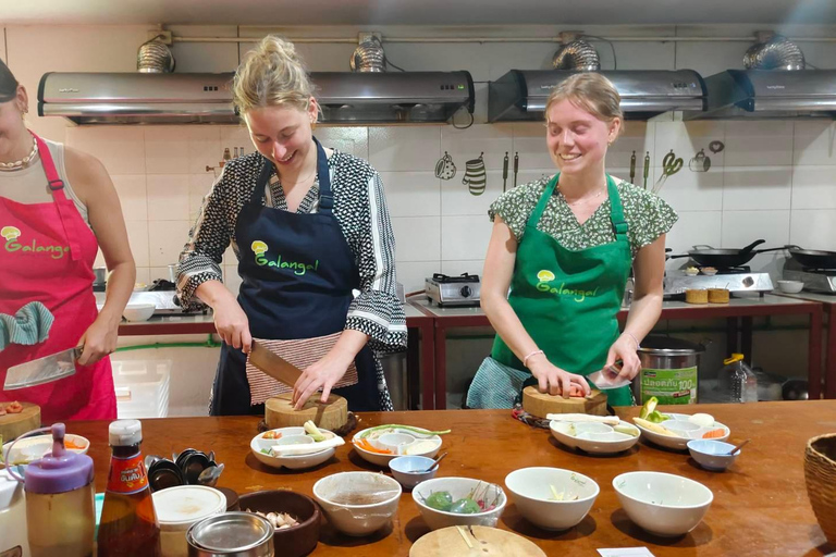 Chiang Mai: Morning Cooking Class with Market Visit