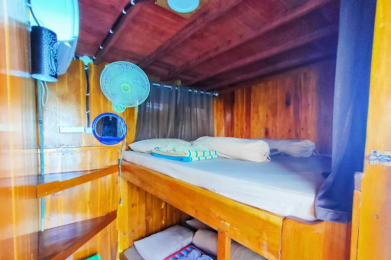 Komodo: Slow Voyage 2D1N Overnight Sailing Experience Private Cabin ( Share Bathroom )