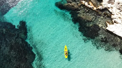 Golfo Aranci: Kleingruppentour im Kajak mit Aperitif und Delfinen