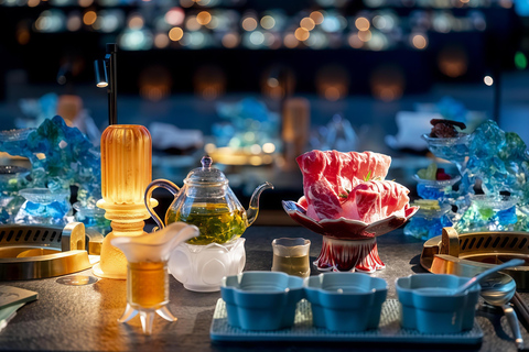 Chengdu: Immersive Hot Pot Meal Show with Hanfu Rental Regular Seat Dinner+Costume+Makeup（to book 3days in advance）