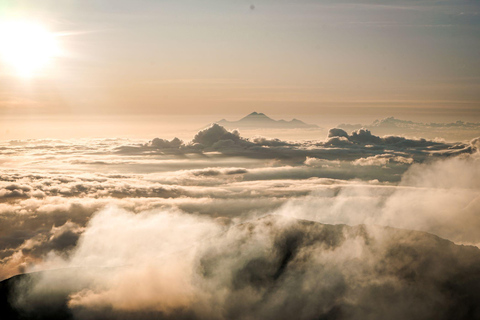 Bali/berg Agung: Privé trektocht zonsopgangZonsopgang trektocht vanaf Besakih Tempel met hotel transfer