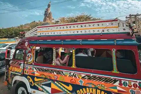 Dakar: visit the city on board an iconic express bus