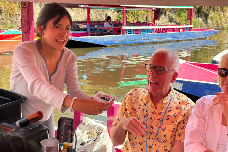 Paseo en Barco por Xochimilco Degustación de Insectos Comestibles Antiguos SuperAlimentoTour Privado en Barco por Xochimilco Degustación de Insectos Comestibles Antiguos