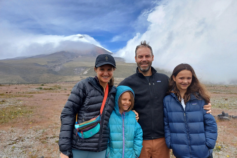 Quito: Cotopaxi Volcano Hike and Limpiopungo Lagoon Tour