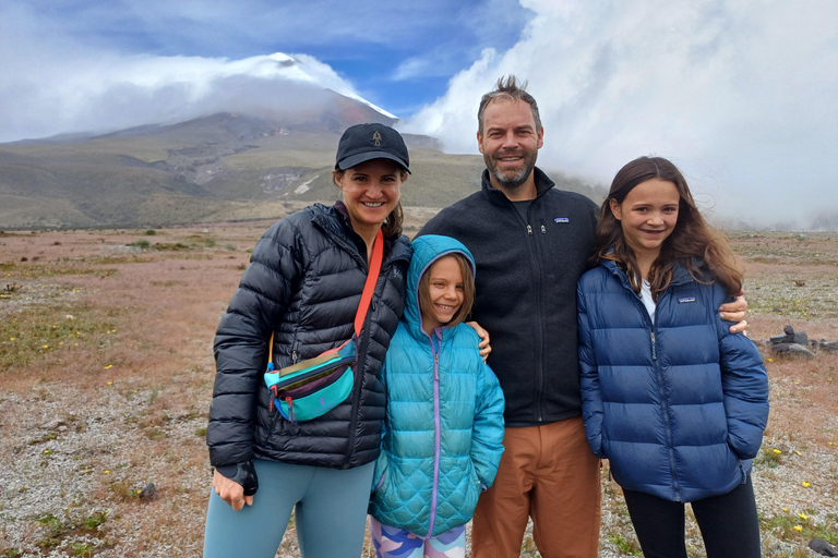 Quito: Cotopaxi Volcano Hike and Limpiopungo Lagoon Tour