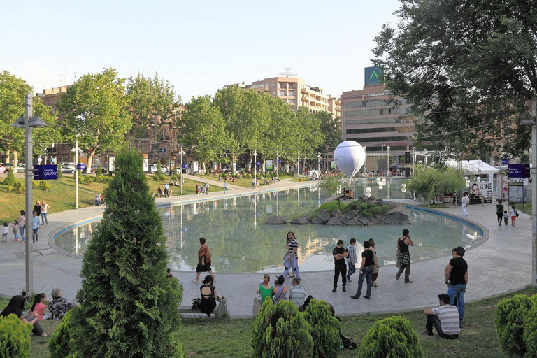 Yerevan: Guided Walking Tour with Vernissage Market Visit