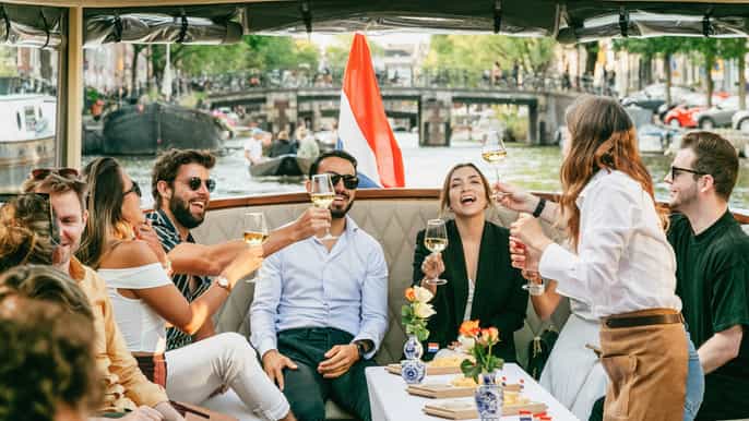Amsterdam: Classic Boat Cruise with Cheese & Wine Option