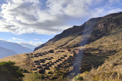Flavor and Culture in Parcarhuasi: Ancestral Textiles and Pachamanca Banquet
