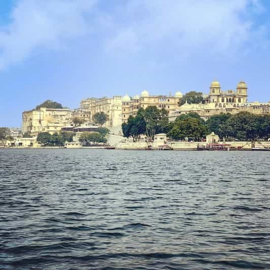 jag mandir udaipur en la noche