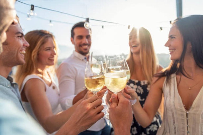 Budapest: Fireworks Dinner Cruise with Drinks Budapest: Fireworks Dinner Cruise with Drinks