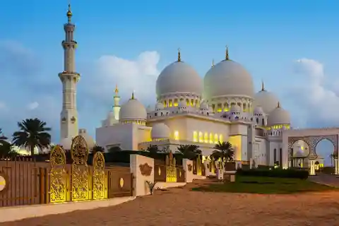 From Dubai: Sheikh Zayed Mosque Emirates Palace Abu Dhabi