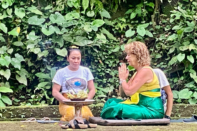 Ubud: Palm Reading and Trauma Healing Therapy