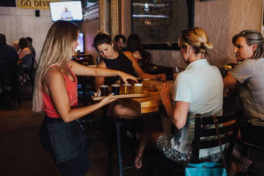 Vilnius: Bierverkostung mit Snack-Teller. Foto: GetYourGuide Vilnius: Bierverkostung mit Snack-Teller. Foto: GetYourGuide