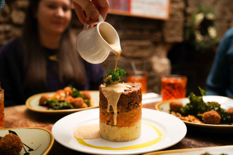 Eating Edinburgh: Old Town Food & Drinks Tour