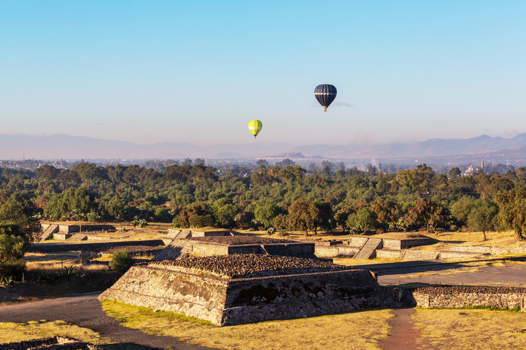 Teotihuacán: Exclusive Hot Air Balloon Flight Just for You and Your Partner Exclusive Hot Air Balloon Flight Just for You and Your Partner, Without Transportation